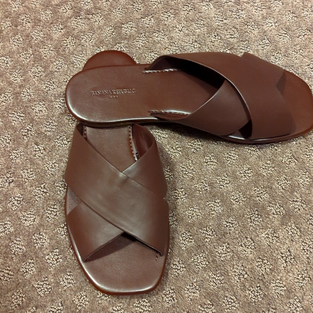 NWOT! Banana Republic Crossover Slide.  Size 7.5 Women's